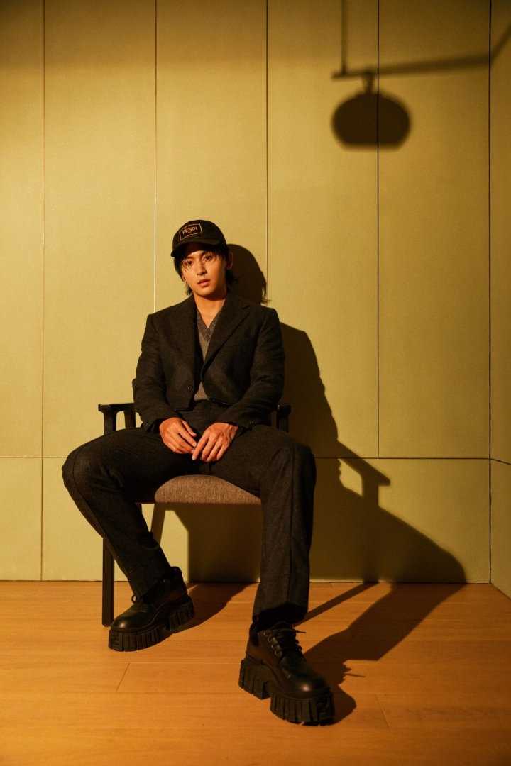 优质张哲瀚冷酷棒球帽街头时尚休闲穿搭图片相册