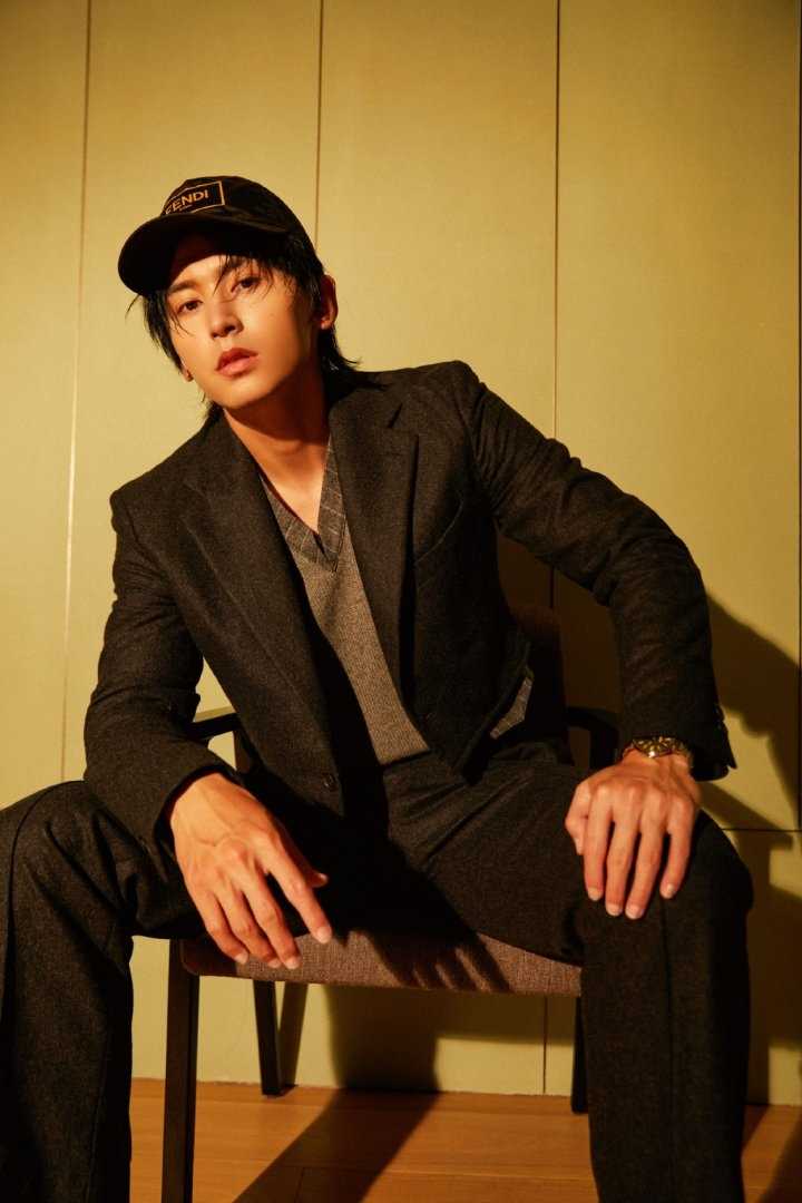 优质张哲瀚冷酷棒球帽街头时尚休闲穿搭图片相册