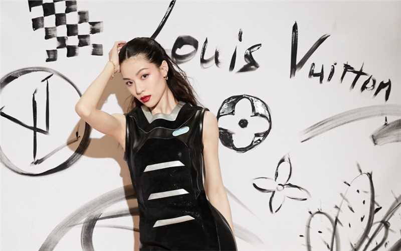 最新钟楚曦红唇时尚女王高级感图壁纸