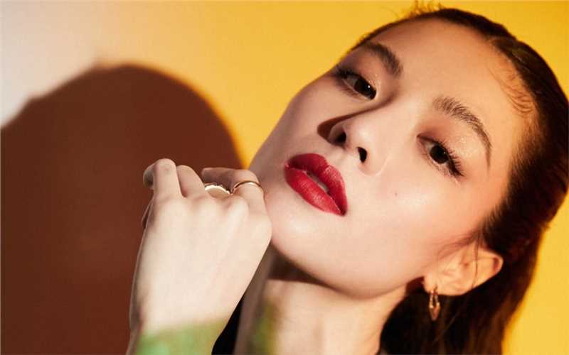 最新钟楚曦红唇时尚女王高级感图壁纸