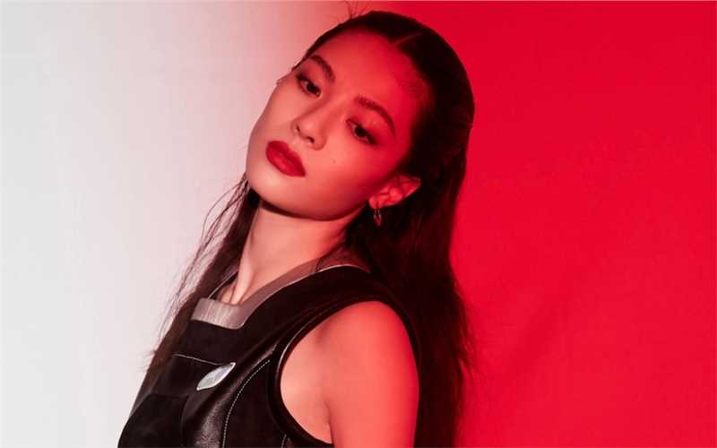 最新钟楚曦红唇时尚女王高级感图壁纸