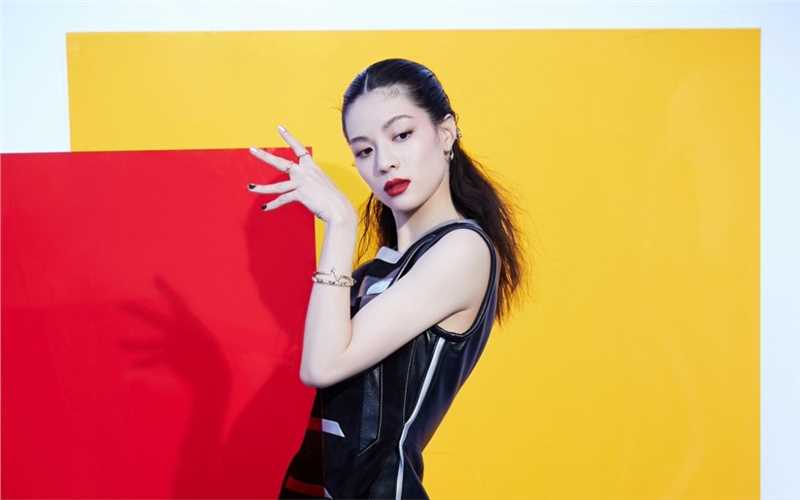 最新钟楚曦红唇时尚女王高级感图壁纸