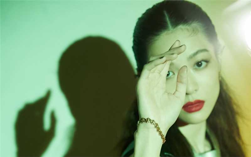 最新钟楚曦红唇时尚女王高级感图壁纸