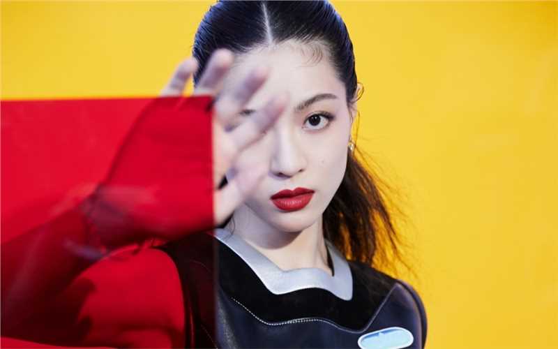 最新钟楚曦红唇时尚女王高级感图壁纸