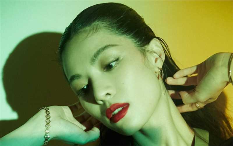 最新钟楚曦红唇时尚女王高级感图壁纸