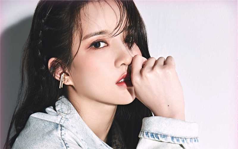 最新刘些宁浅蓝色牛仔外套超酷甜妹时尚大片图集