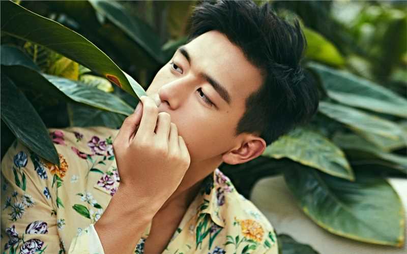 李现搞怪男友风牛仔衣时尚杂志集