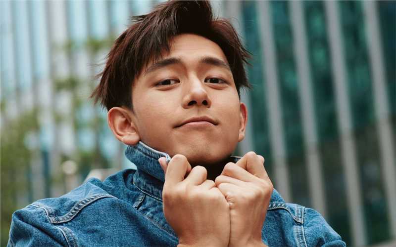 李现搞怪男友风牛仔衣时尚杂志集