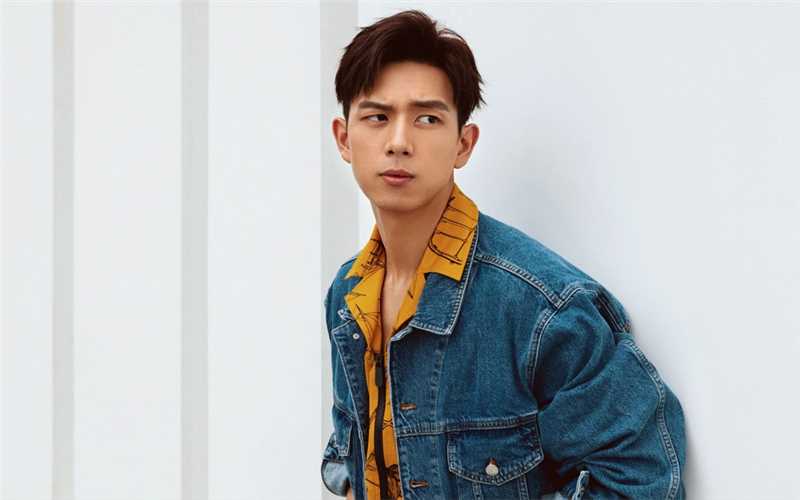 李现搞怪男友风牛仔衣时尚杂志集