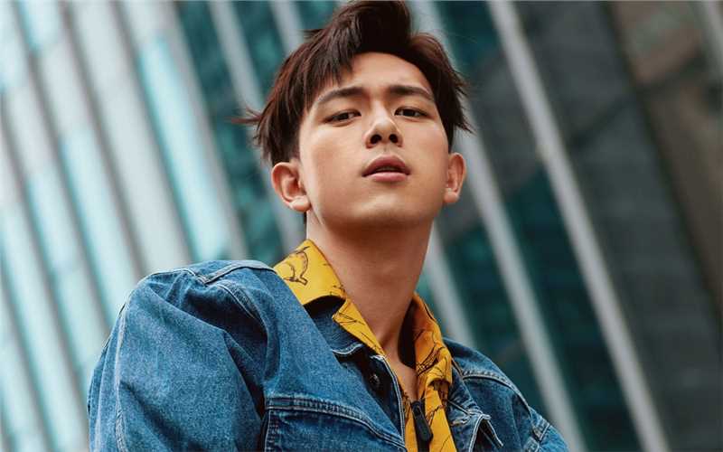 李现搞怪男友风牛仔衣时尚杂志集