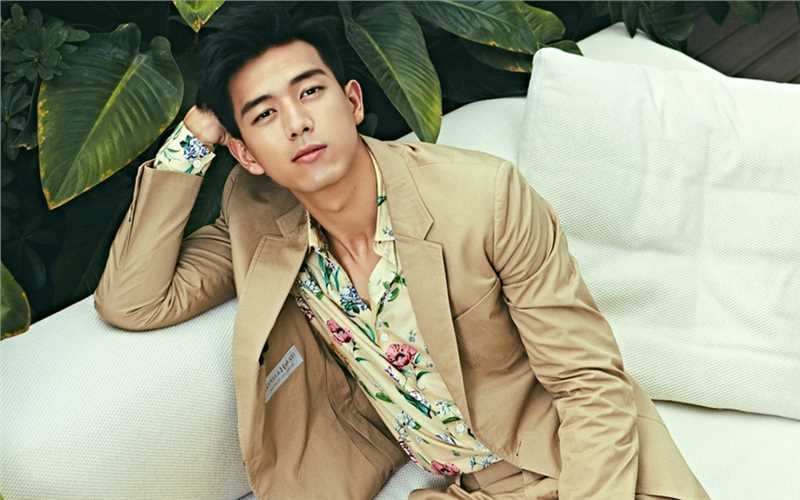 李现搞怪男友风牛仔衣时尚杂志集