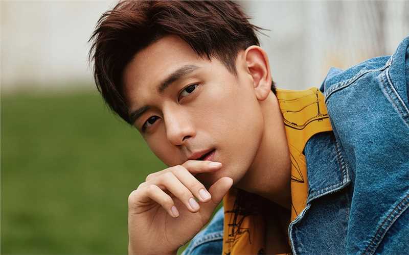 李现搞怪男友风牛仔衣时尚杂志集