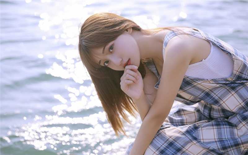 最全棕色头发的灵气清纯少女海边超甜集壁纸