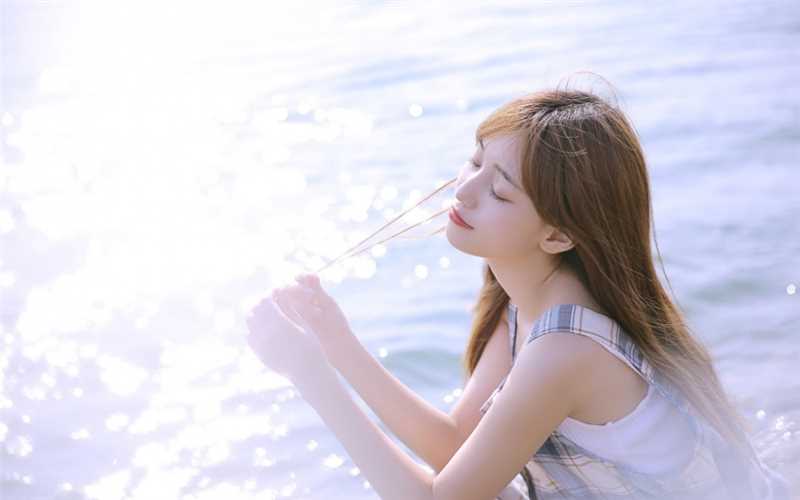最全棕色头发的灵气清纯少女海边超甜集壁纸