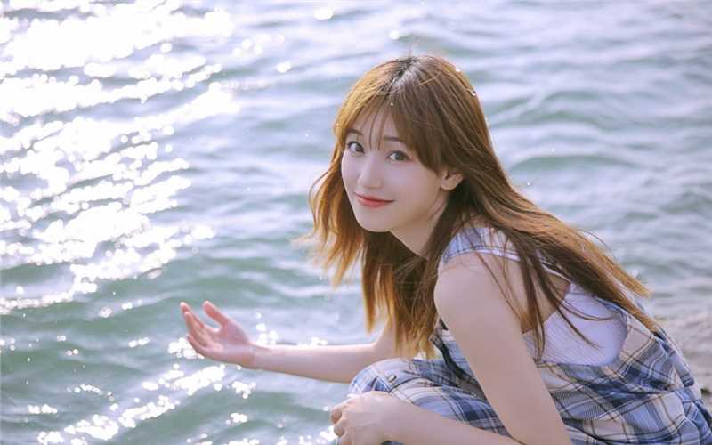 最全棕色头发的灵气清纯少女海边超甜集壁纸