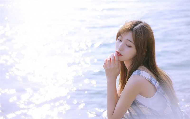 最全棕色头发的灵气清纯少女海边超甜集壁纸