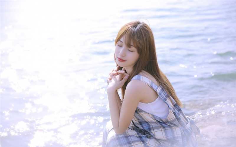 最全棕色头发的灵气清纯少女海边超甜集壁纸