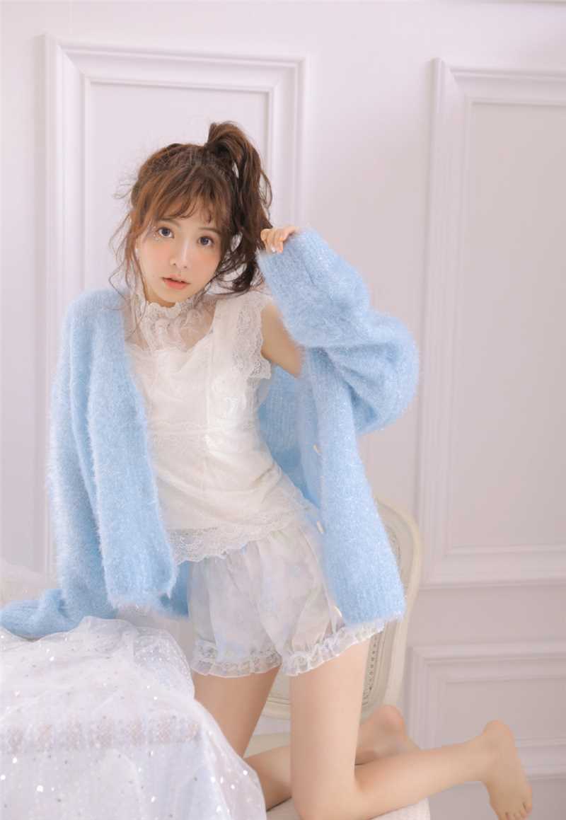 高清蓬松卷发高马尾甜美女孩银河妆撩人私拍图册