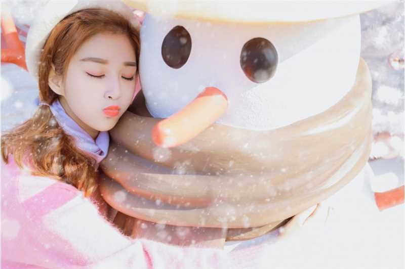 高清冬日雪景甜美双马尾女孩糖分超标图集