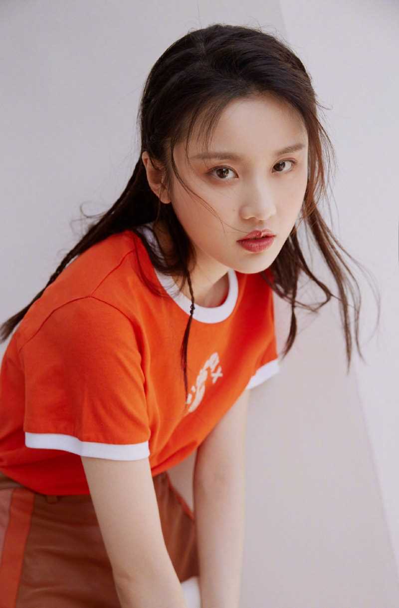 精选张慧雯时尚橘色系舒适休闲风穿搭拍摄图片图册