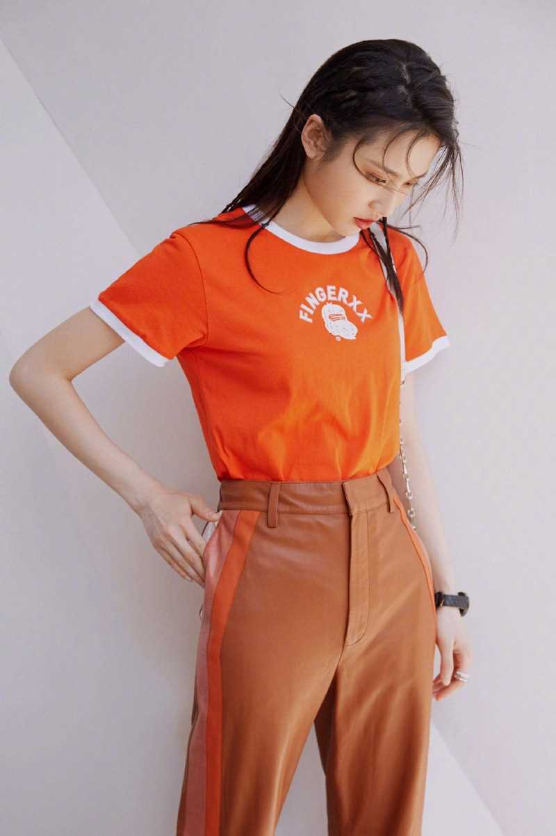 精选张慧雯时尚橘色系舒适休闲风穿搭拍摄图片图册