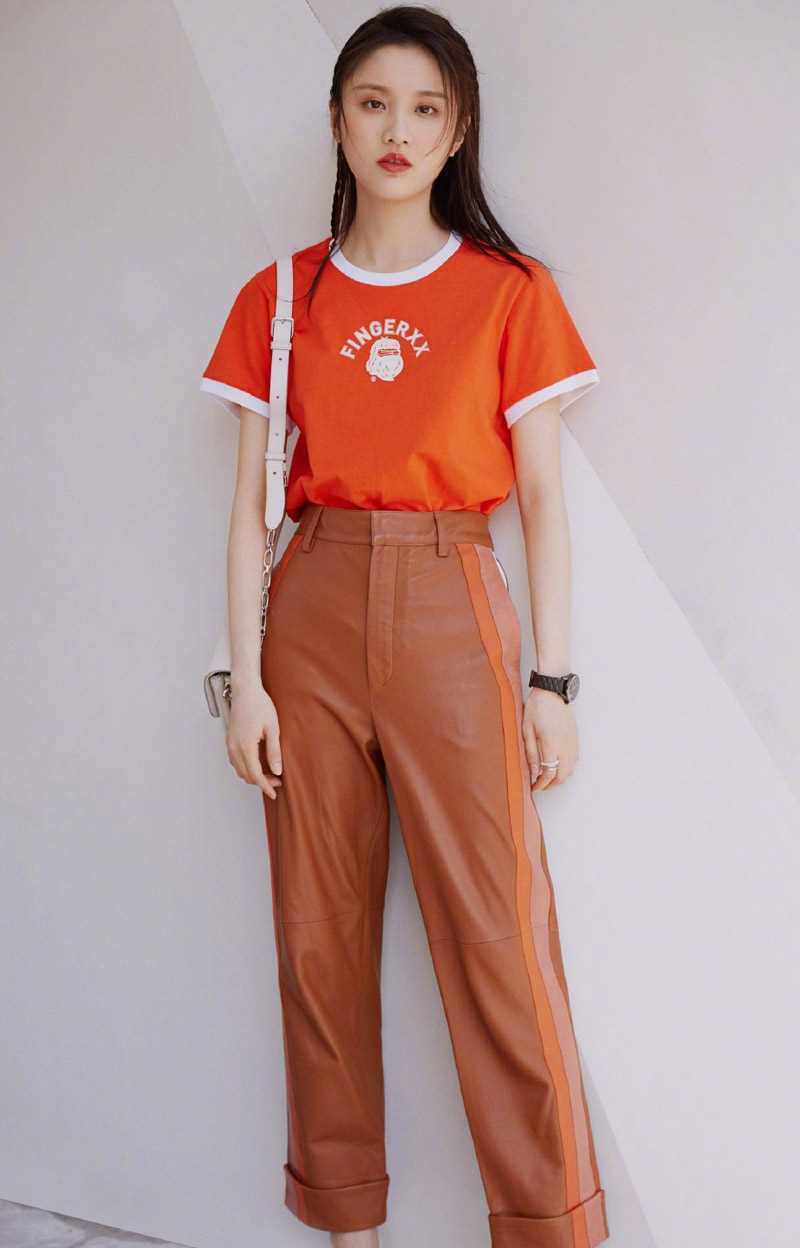 精选张慧雯时尚橘色系舒适休闲风穿搭拍摄图片图册