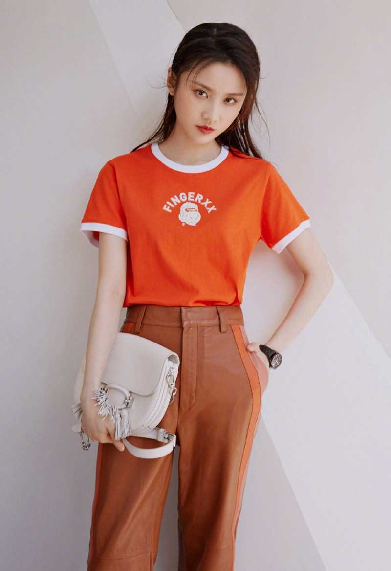 精选张慧雯时尚橘色系舒适休闲风穿搭拍摄图片图册