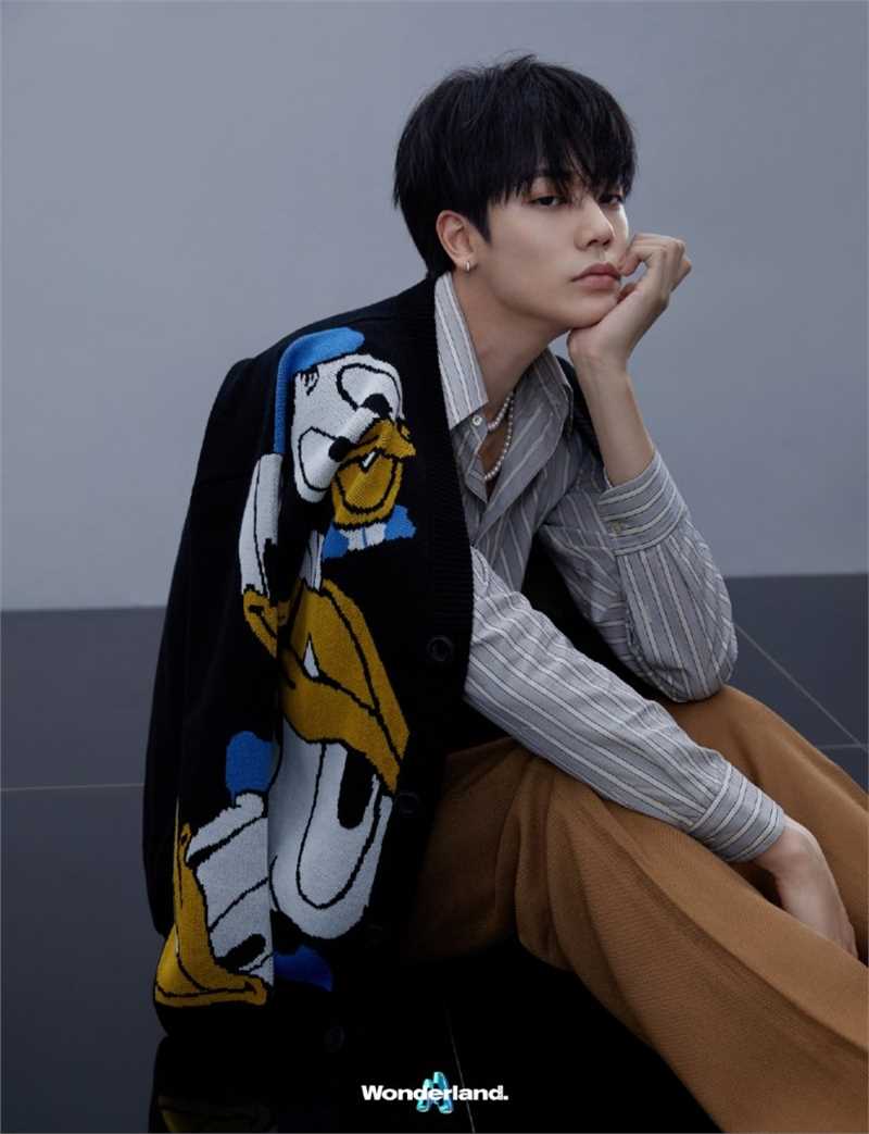 特别专辑林彦俊日常休闲穿搭时尚杂志拍摄集图片