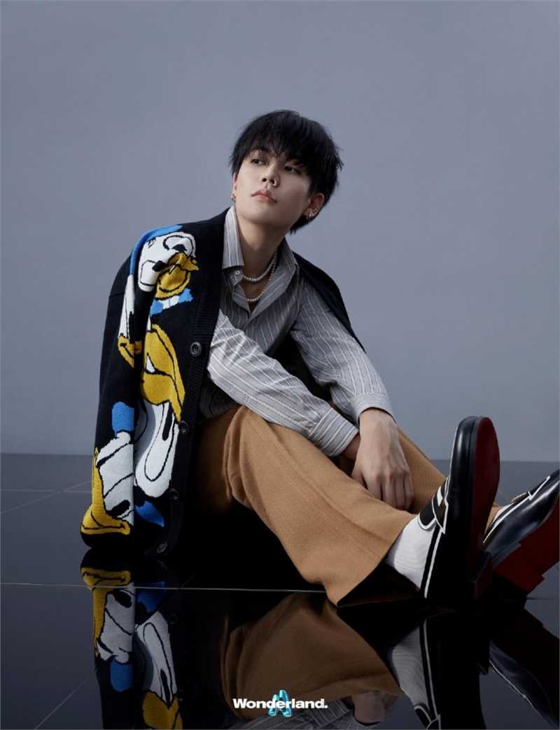 特别专辑林彦俊日常休闲穿搭时尚杂志拍摄集图片