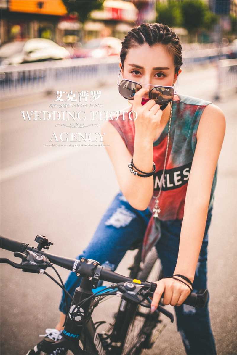 优质酷炫的雷鬼头脏辫少女个性街拍时尚图片图片