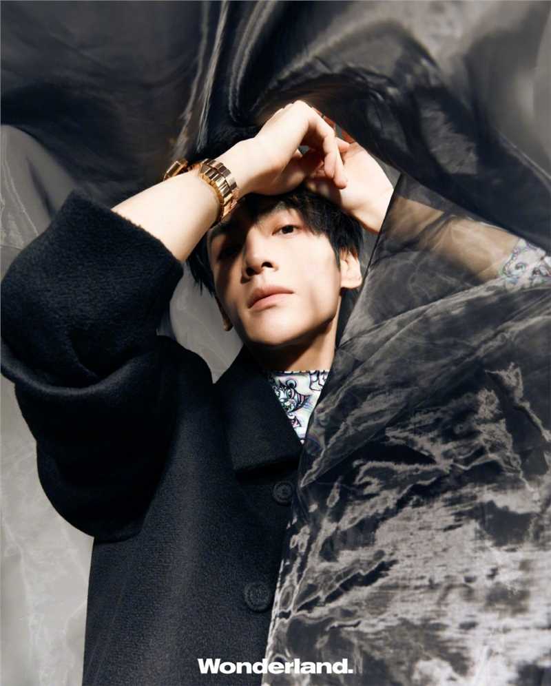 最新罗云熙清秀俊朗时尚大片拍摄高清图片壁纸