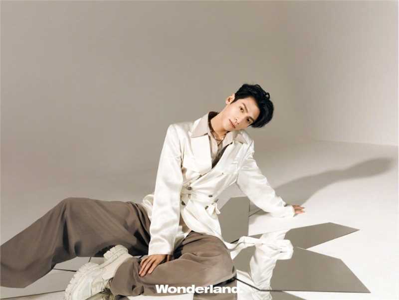 最新罗云熙清秀俊朗时尚大片拍摄高清图片壁纸