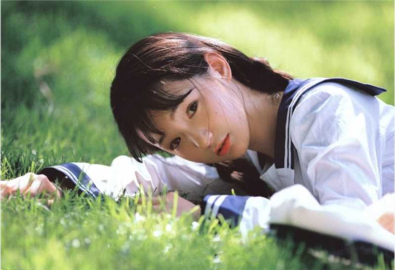 特别专辑甜漂亮感女孩纤细腰肢水手服夏日胶片风图片