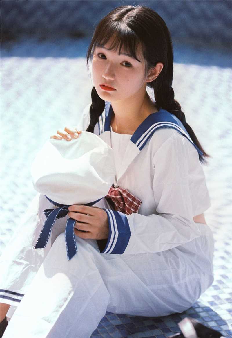 特别专辑甜漂亮感女孩纤细腰肢水手服夏日胶片风图片