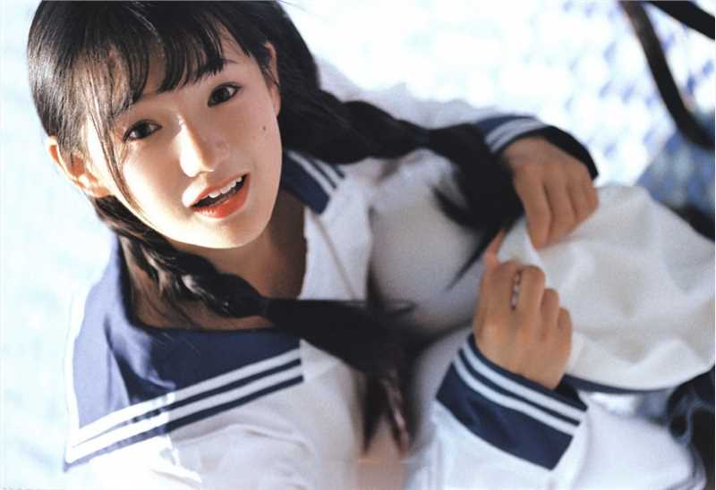 特别专辑甜漂亮感女孩纤细腰肢水手服夏日胶片风图片