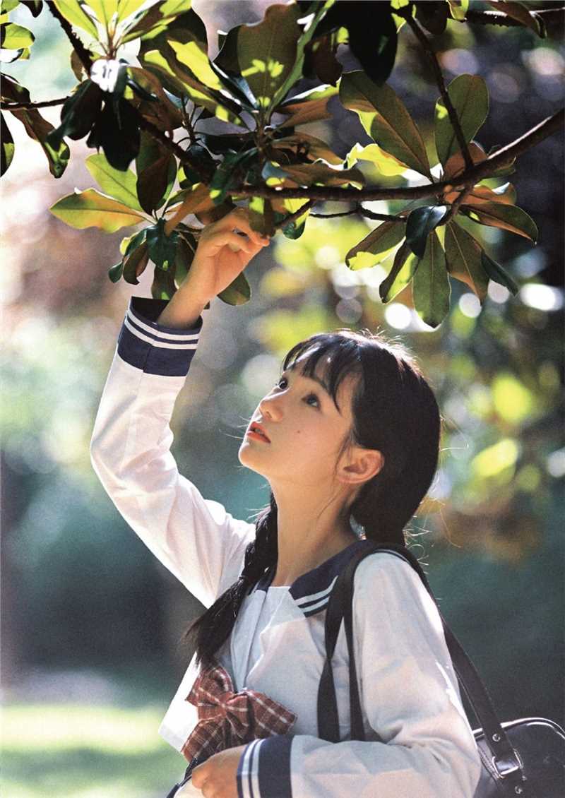 特别专辑甜漂亮感女孩纤细腰肢水手服夏日胶片风图片