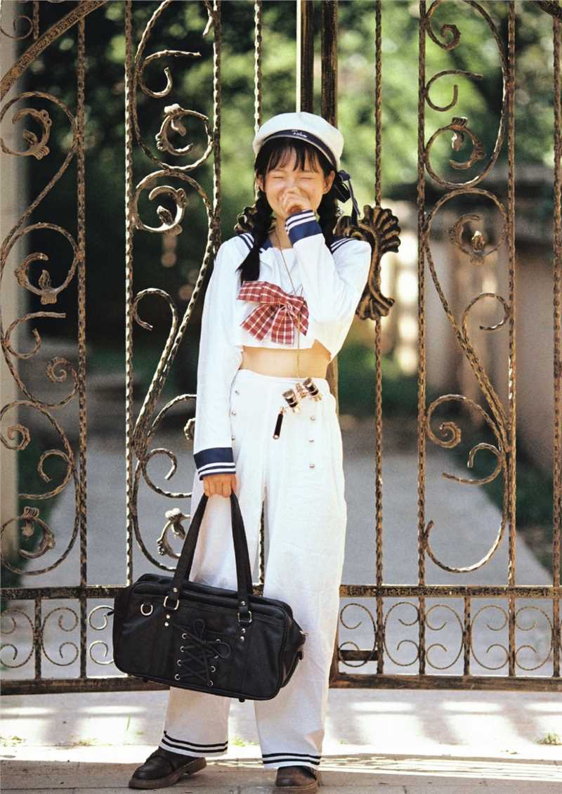 特别专辑甜漂亮感女孩纤细腰肢水手服夏日胶片风图片