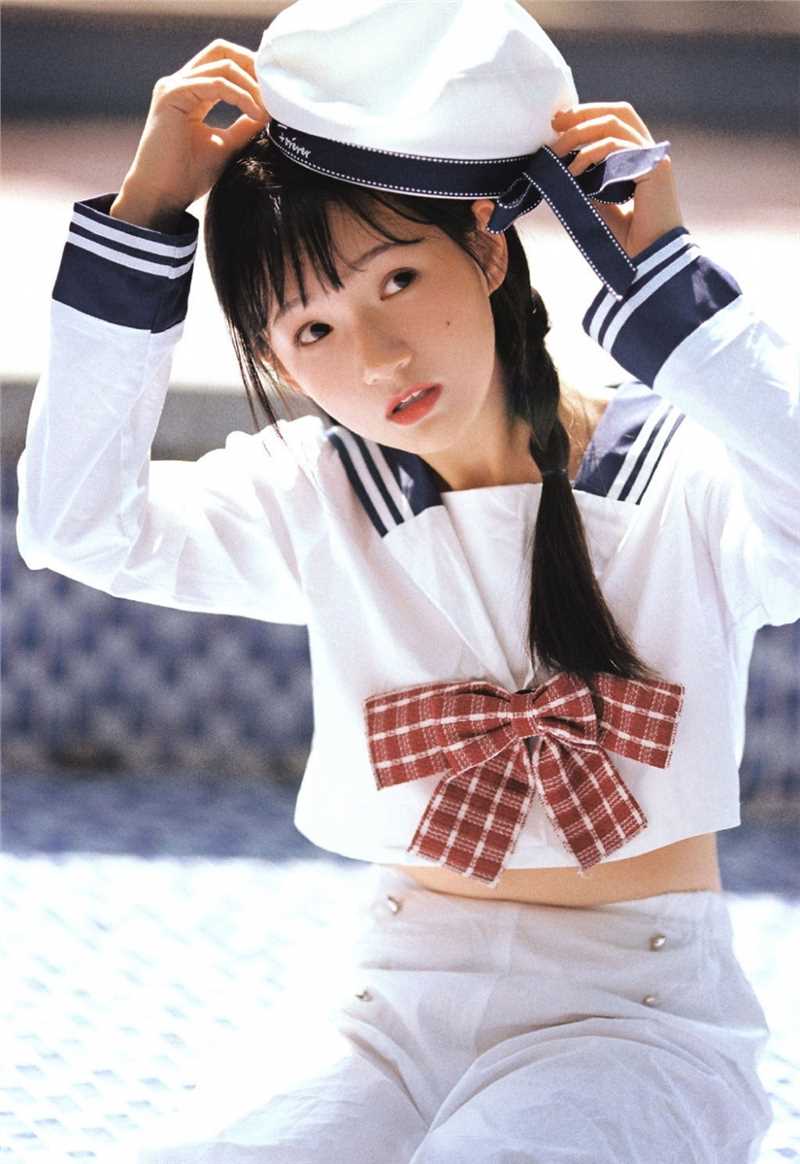 特别专辑甜漂亮感女孩纤细腰肢水手服夏日胶片风图片