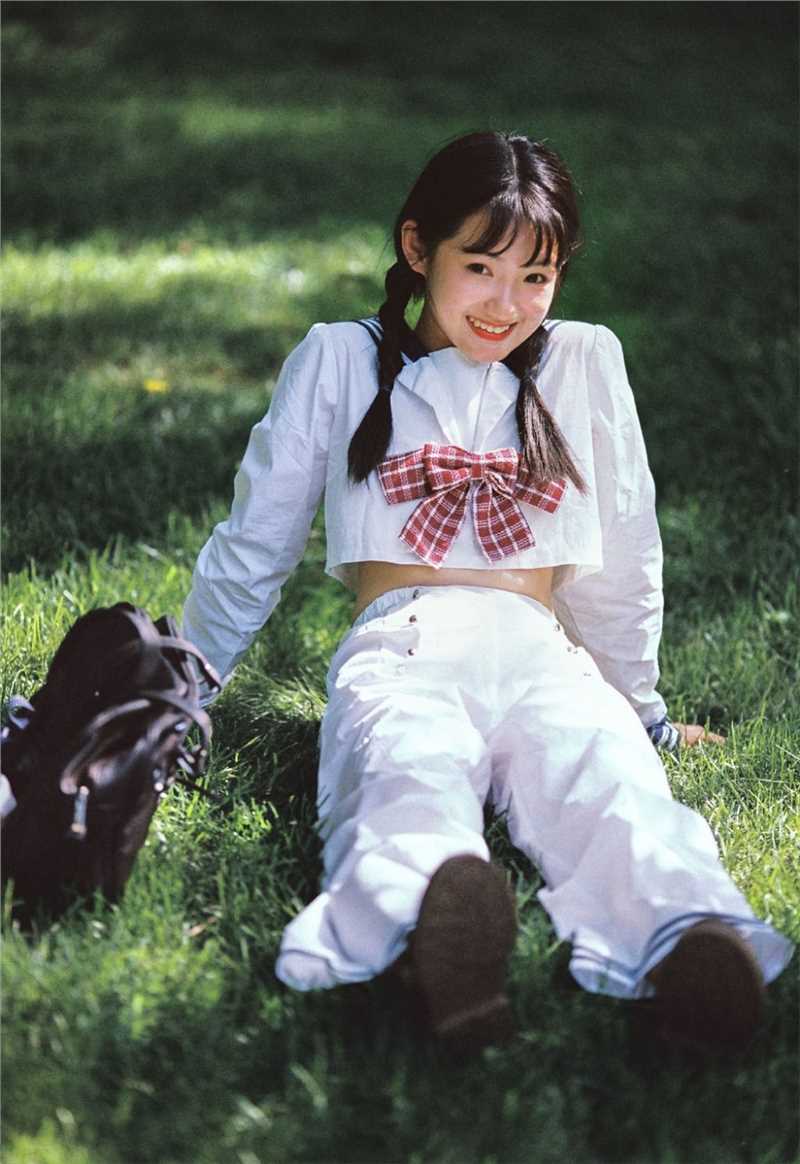 特别专辑甜漂亮感女孩纤细腰肢水手服夏日胶片风图片