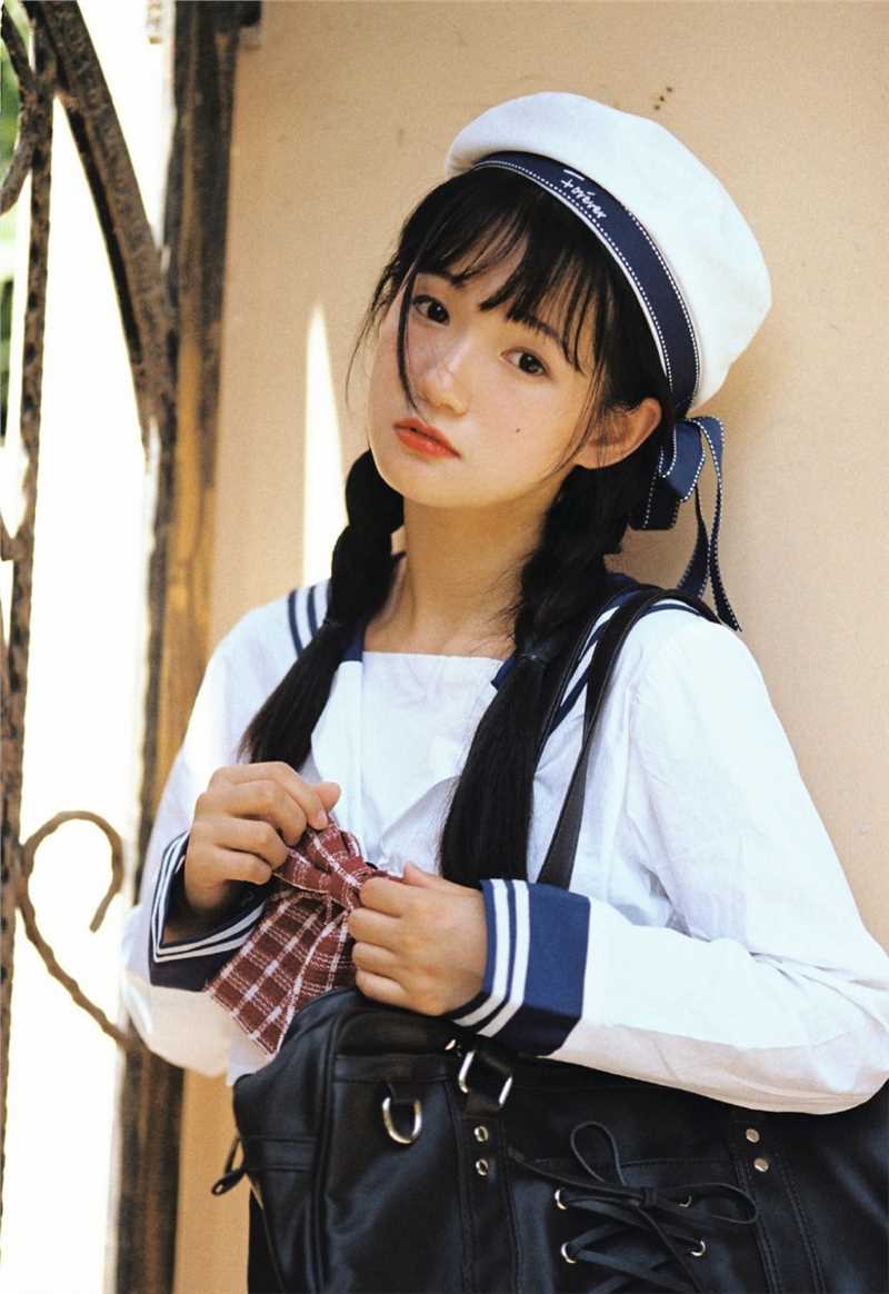 特别专辑甜漂亮感女孩纤细腰肢水手服夏日胶片风图片
