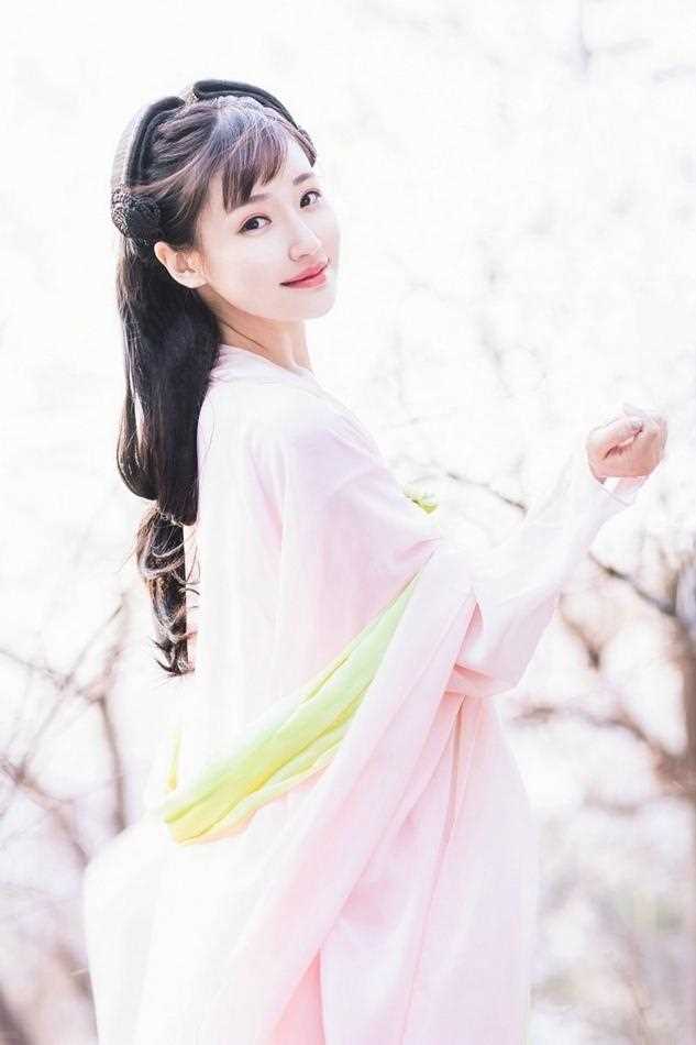 高清俏丽的古装大眼美女姐姐下靓丽身姿图片图集