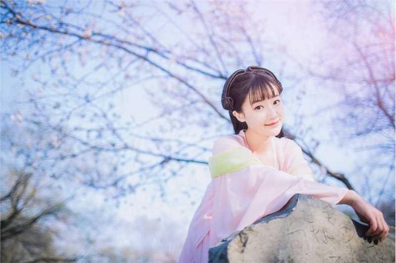 高清俏丽的古装大眼美女姐姐下靓丽身姿图片图集