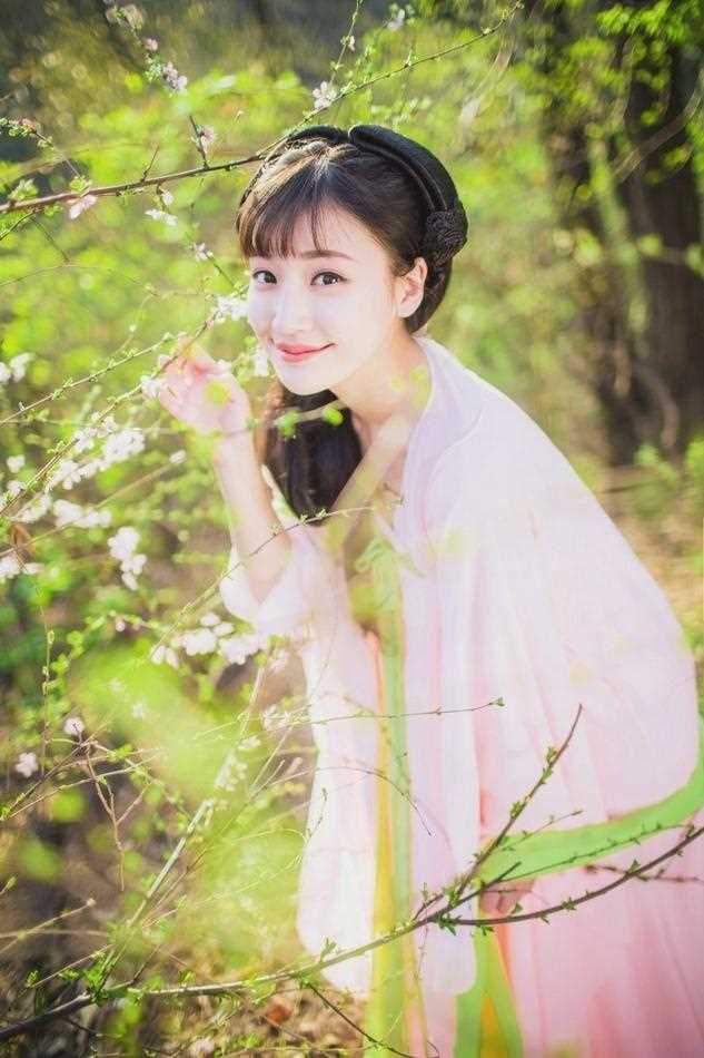 高清俏丽的古装大眼美女姐姐下靓丽身姿图片图集