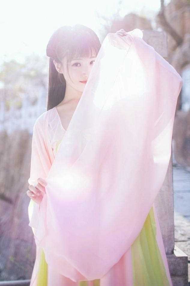 高清俏丽的古装大眼美女姐姐下靓丽身姿图片图集