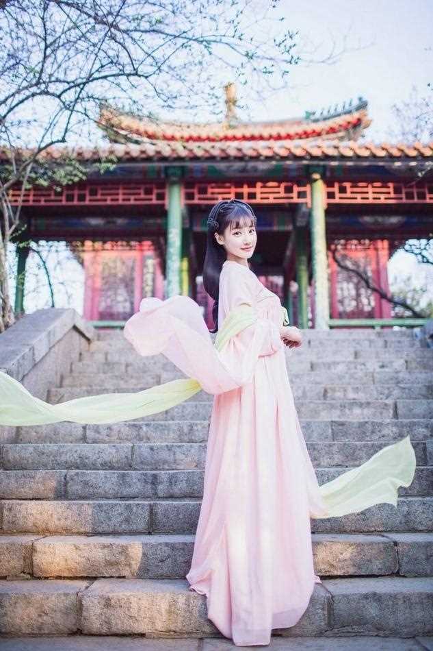 高清俏丽的古装大眼美女姐姐下靓丽身姿图片图集