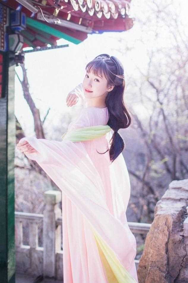 高清俏丽的古装大眼美女姐姐下靓丽身姿图片图集