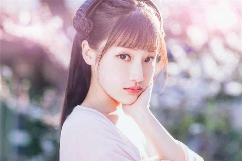 高清俏丽的古装大眼美女姐姐下靓丽身姿图片图集