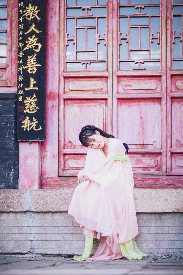 高清俏丽的古装大眼美女姐姐下靓丽身姿图片图集