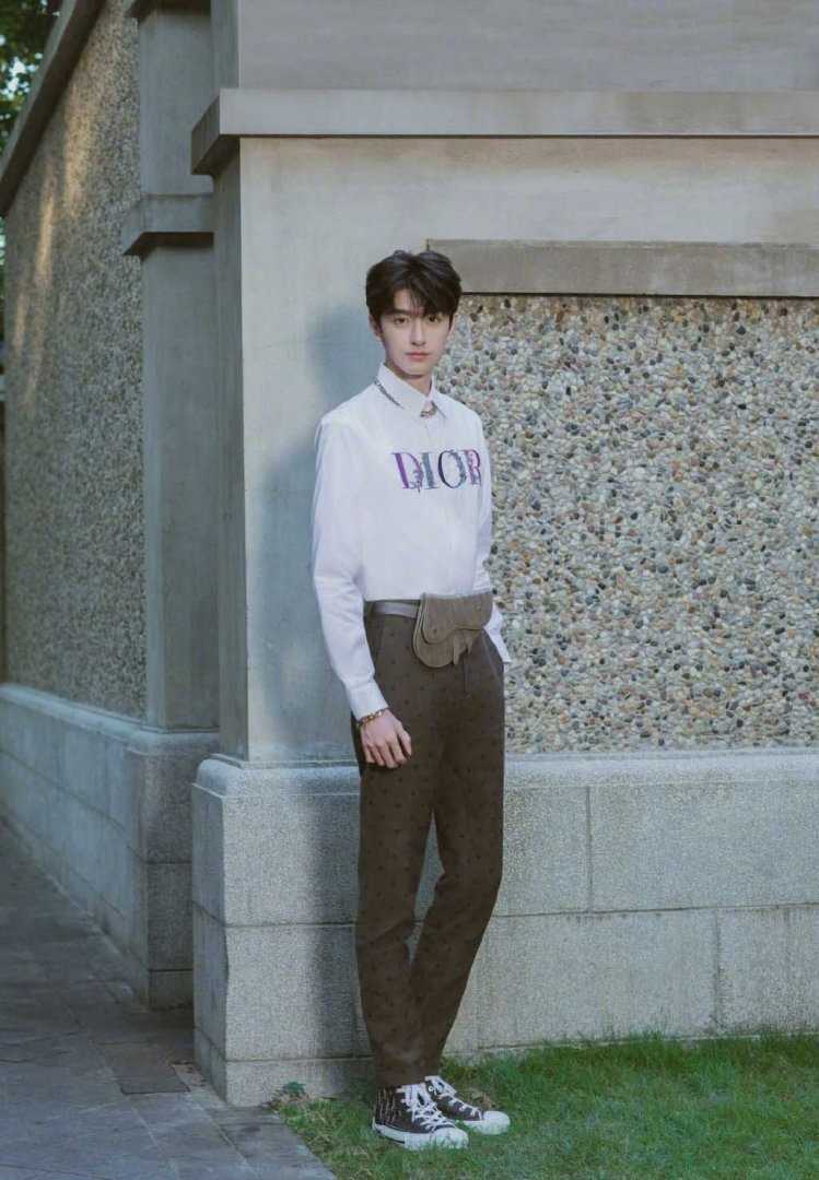 高清干净学长长相的林一Dior时尚单品宣传图片图集