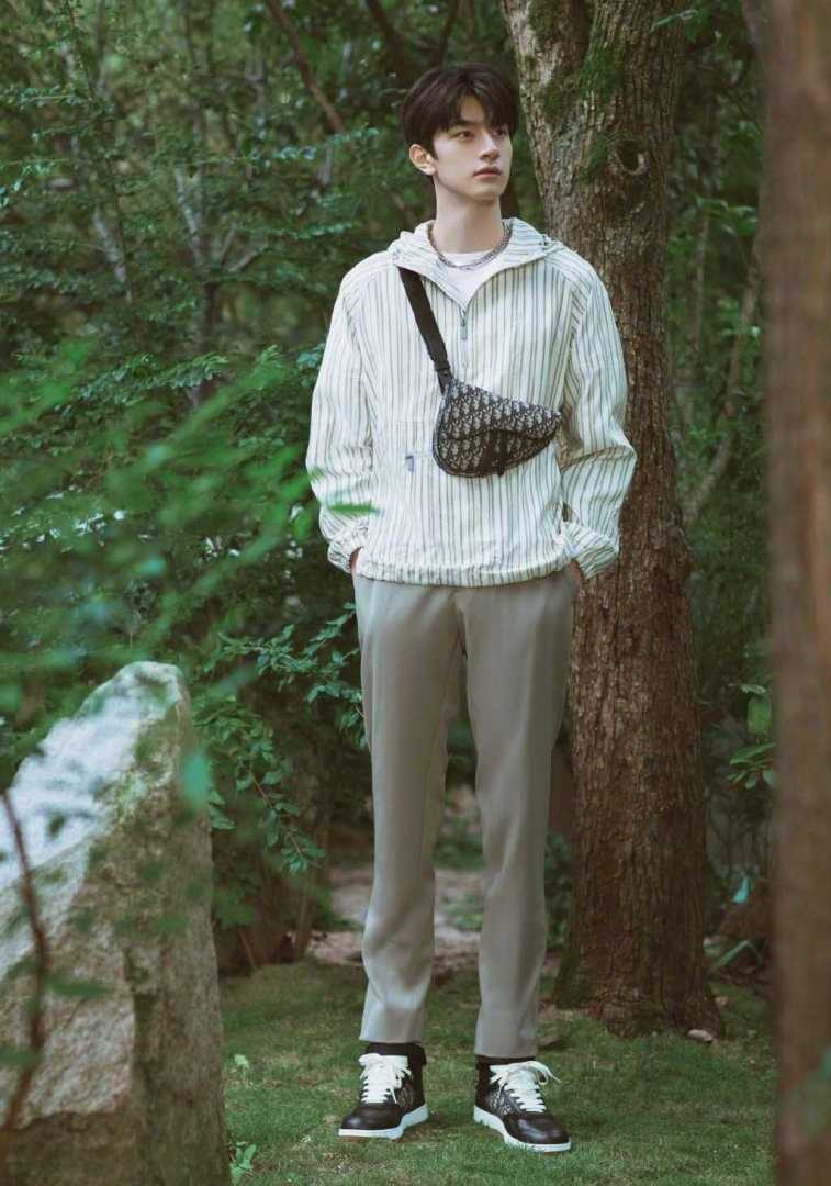 高清干净学长长相的林一Dior时尚单品宣传图片图集